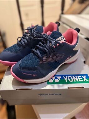 Yonex Women's Navy & Pink Performance Court Shoes